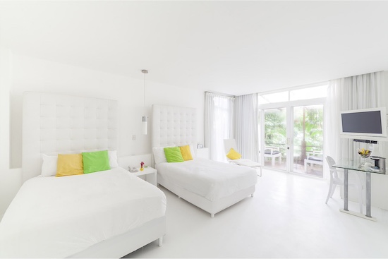 Le Cameleon deluxe room