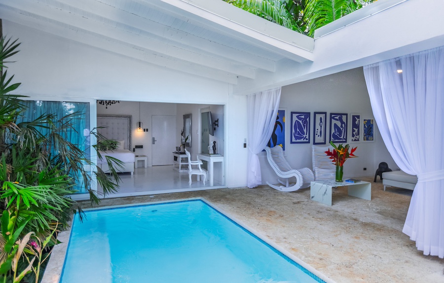 Le Cameleon Romantic Suite Beachfront with Pool