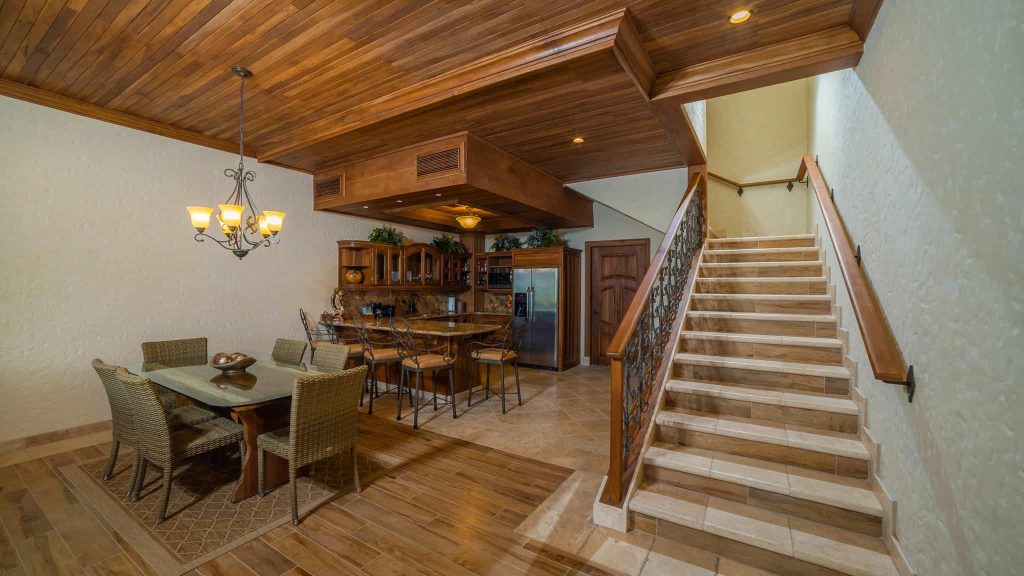 Villa Palacio Kitchenette & Dining Area