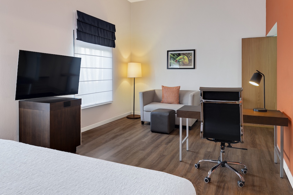 Hampton Inn & Suites San Jose Airport suite