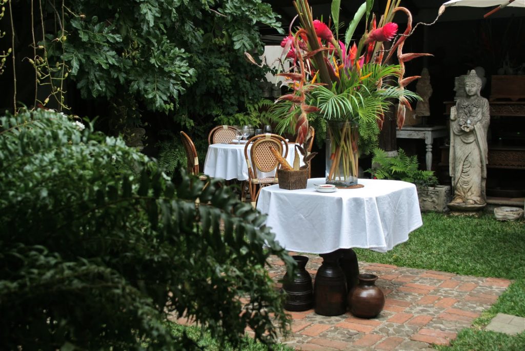 Outdoor dining at Park Cafe