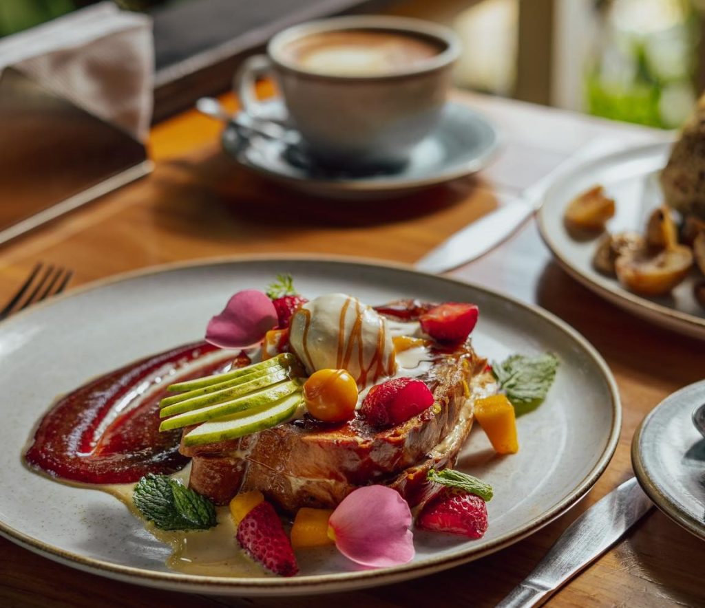 Lunch at Sibu Restaurant & Coffee in Uvita