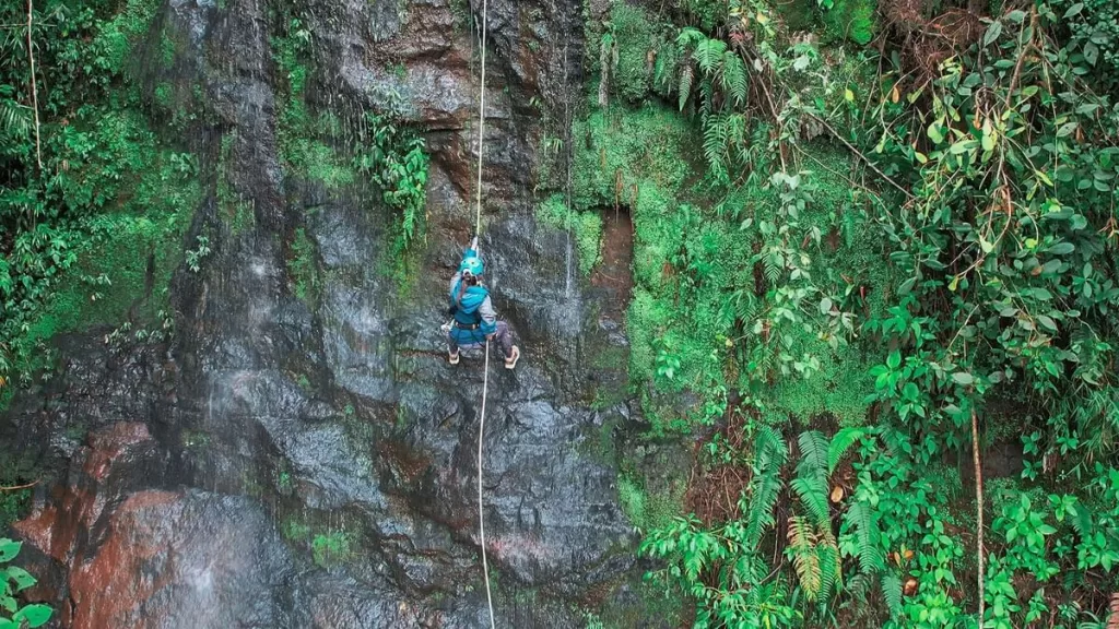 El Silencio Lodge waterfall rappel